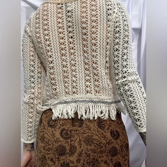 ANTHRO | Akemi + Kin Crop Sweater - Picture 6 of 6